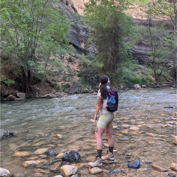 Meet your Posher, Stephanie - Picture 1 of 1